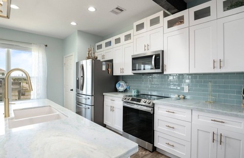 Crystal Beach Casa | Sunrise Paradise 3 Bedroom Home by RedAwning