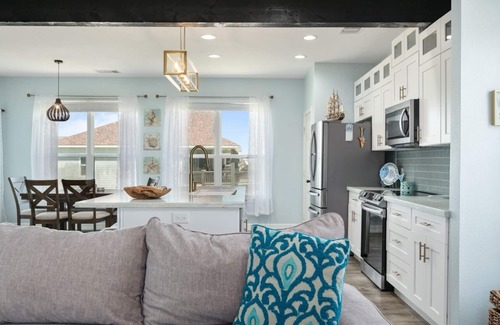 Crystal Beach Casa | Sunrise Paradise 3 Bedroom Home by RedAwning