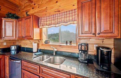 Townsend Cabina | Sunrise Peak: Incredible 6BR w/Views*Hot Tub*Games*Privacy!