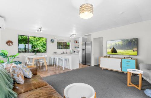 Snells Beach Casa | Sunrise Point - Snells Beach Holiday Home