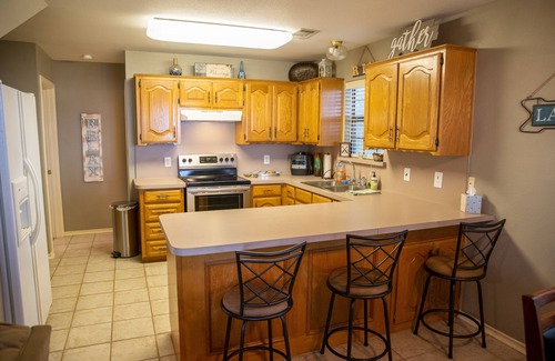 Chandler Casa | Sunrise Shores - Waterfront Cottage sleeps 8.