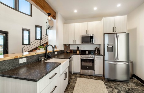 Manhattan Casa | Sunrise Silo - Luxury stay near Bozeman, Montana.