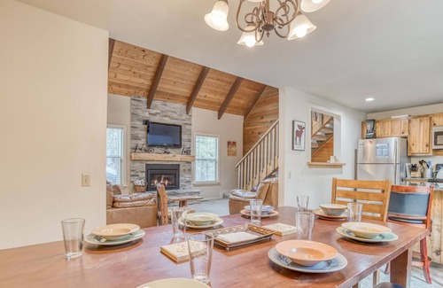 Deer Park Casa | Sunriver Beauty Bonus Loft, Hot Tub, Bikes, Near SHARC with Free Passes!