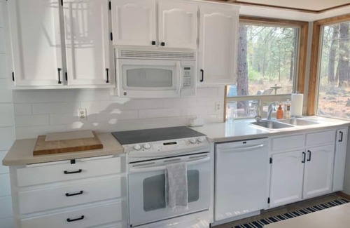 Sunriver Casa | Crows Nest; very close to SHARC/Village, Hot Tub, Fireplace, 8 SHARC passes