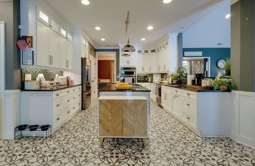 Ogden Casa | Sunroom, Deck & Spa: Luxe Wilmington Home!