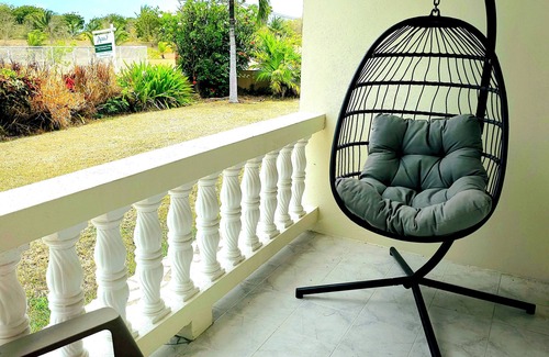 West Coast Casa | SUNSEEKERS - Spacious, newly renovated family home, close to airport & beach