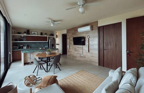Isla Holbox Apartamento | Sunset 2BR Apartment Steps from the Beach w/Ocean View