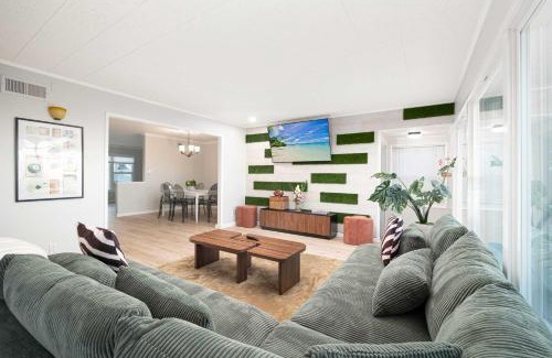 Point Loma Heights Casa | Sunset Balcony Views 1 Mile to Beach 7 Beds