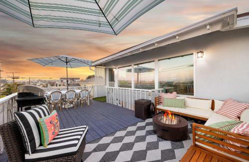 Point Loma Heights Casa | Sunset Balcony Views 1 Mile to Beach 7 Beds