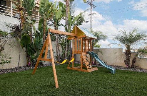 Point Loma Heights Casa | Sunset Balcony Views 1 Mile to Beach 7 Beds