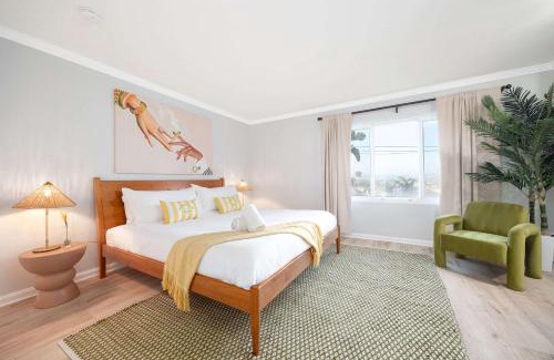 Point Loma Heights Casa | Sunset Balcony Views 1 Mile to Beach 7 Beds