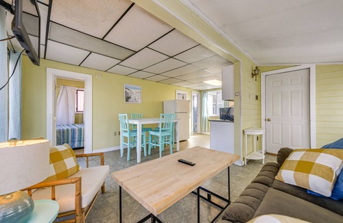 Irving Cabaña | Sunset Bay Cottage w/ Fire Pit: Walk to Beach!