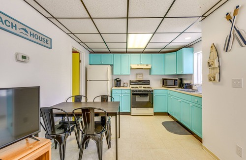 Irving Cabaña | Sunset Bay Cottage: Walk to Lake Erie & Beach!