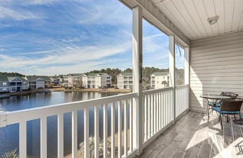 Sunset Beach Apartamento | Sunset Beach Condo with Balcony, 5 Mi to the Ocean!