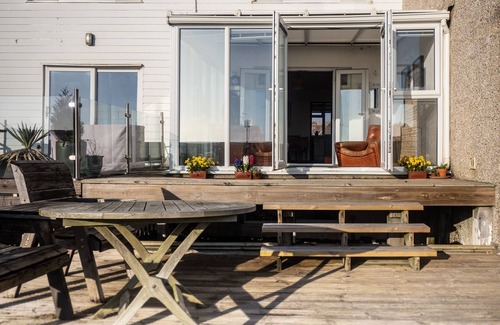 Seaford Casa | Sunset beach house, right on the seafront
