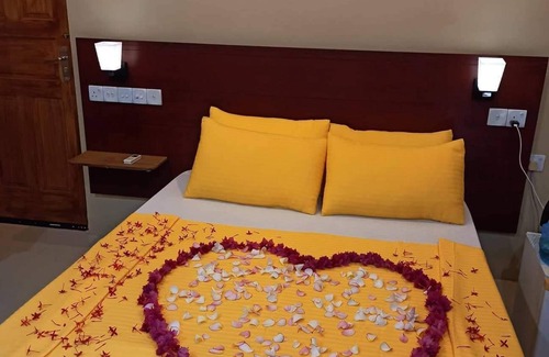 Dhangethi Hotel | Sunset Beach View