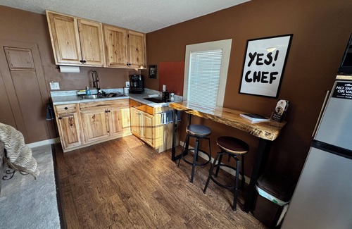Hillsboro Casa | Sunset Cabin-Couple's only Hot Tub Getaway