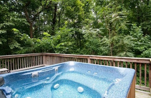 Steeles Tavern Cabina | Sunset Cabin, Hot tub and on site Spa!