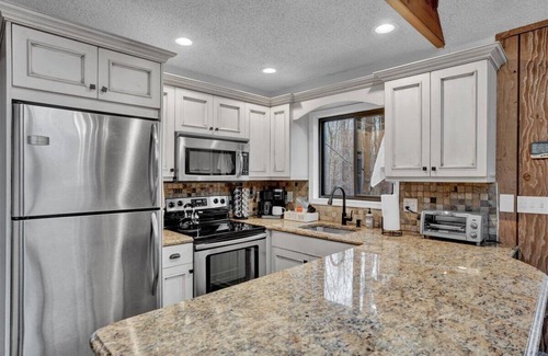 Gouldsboro Cabina | Sunset Cabin - Hot Tub, Game Room, Firepit, Lake