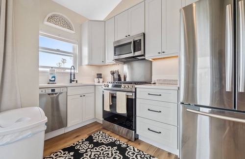 Sunset Cliffs Apartamento | Sunset Cliffs Dream House - Patio, W/D, Steps to the Ocean!