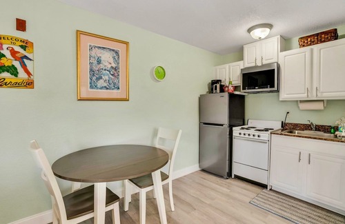 Redington Beach Condominio | Sunset Corner - Beach View & Heated Pool!