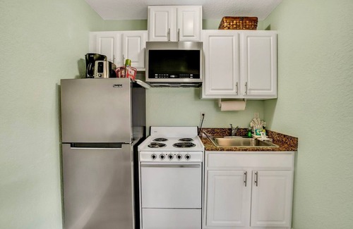 Redington Beach Condominio | Sunset Corner - Beach View & Heated Pool!