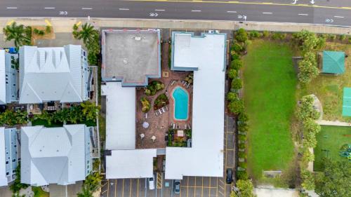 Redington Beach Casa | Sunset Corner - Beach View & Heated Pool!