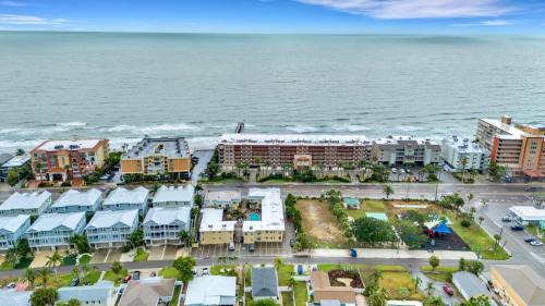 Redington Beach Casa | Sunset Corner - Beach View & Heated Pool!