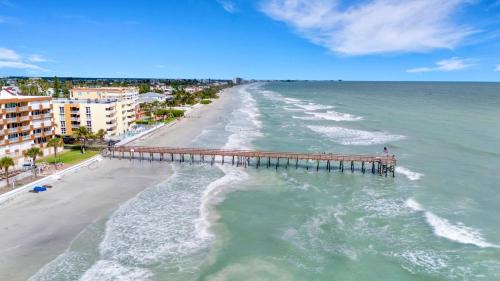 Redington Beach Casa | Sunset Corner - Beach View & Heated Pool!