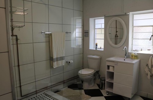 Barrydale Apartamento | Sunset Cottage - Cheerful 1 Bedroom Cottage