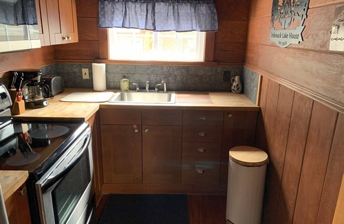 Greentown Cabaña | Sunset Cottage - Lakefront Cottage with Private Dock