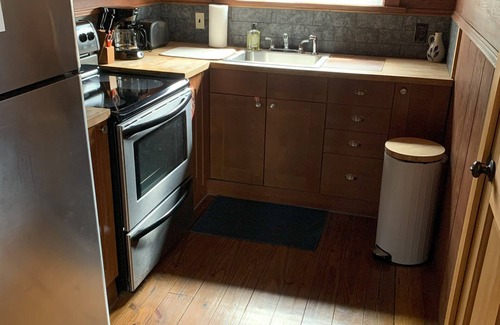 Greentown Cabaña | Sunset Cottage - Lakefront Cottage with Private Dock
