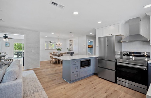 Lake Norman of Catawba Cabaña | Lakeside Cottages by SoCharm | Intimate Lake Getaway