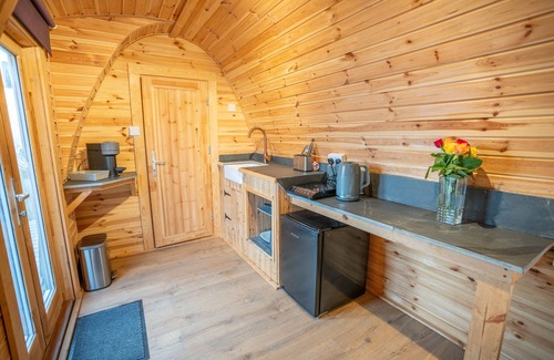 Barmouth Cabina | Sunset Couples Retreat with Hot tub