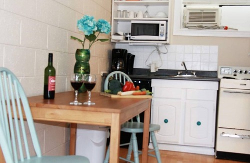 Lambton Shores Cabina | Sunset Couples Retreat! 4 Min to Beach, Cabin 3