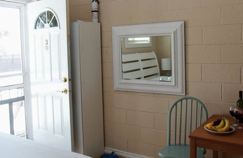 Lambton Shores Cabina | Sunset Couples Retreat! 4 Min to Beach, Cabin 3