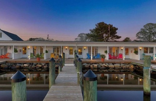 Ocean Pines Cabaña | Sunset Cove Cottage at the Inn on Turville Creek