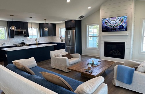 Broadkill Beach Casa | SUNSET DREAMS - 4 BD & 2.5 BA - Sleeps 8 - Short walk to Beach!