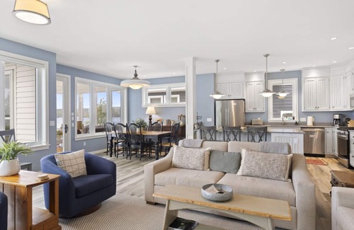 Beulah Casa | Sunset Dreams | Premium Lakefront Home on Crystal Lake
