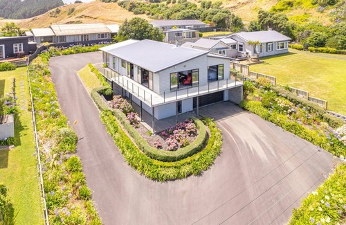 Kai Iwi Casa | Sunset Escape - Stunning Beachfront Views