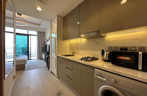 Jadaf Apartamento | Sunset Haven Chic Creek Studio