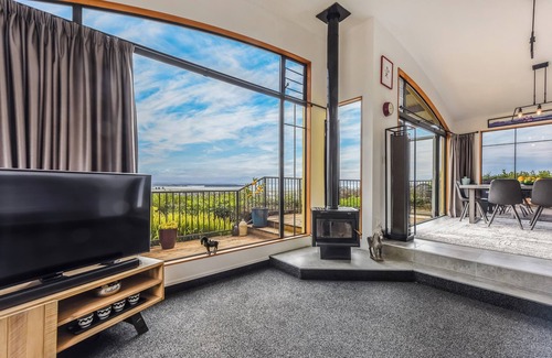 Nelson Casa | Sunset Heights - Nelson Holiday Home