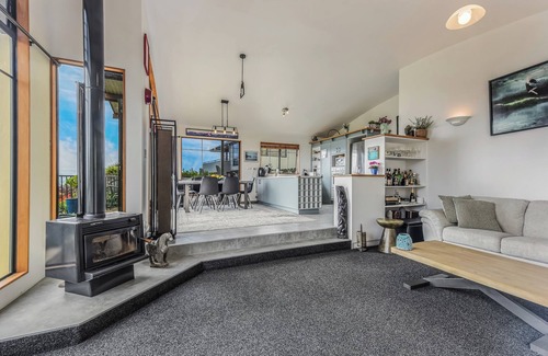Nelson Casa | Sunset Heights - Nelson Holiday Home