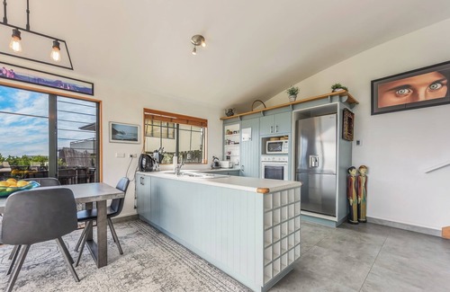 Nelson Casa | Sunset Heights - Nelson Holiday Home