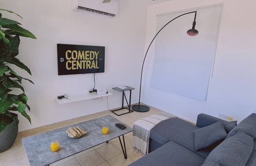Aphrodite Hills Apartamento | Sunset Hill Apartment by STAY BnB