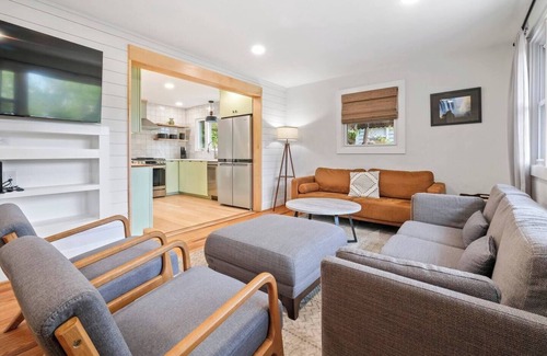 Fry's Spring Casa | Sunset Hill House, next to UVA!