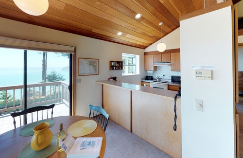 Trinidad Casa | Sunset Knoll ~ Tranquility on the Bluff w / Sweeping Ocean Views, Pets Welcome