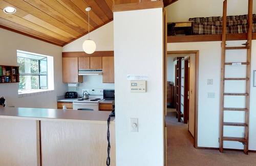 Trinidad Casa | Sunset Knoll ~ Tranquility on the Bluff w / Sweeping Ocean Views, Pets Welcome