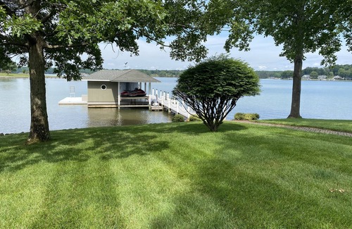 Penhook Casa | Sunset Lake House with private dock and game room