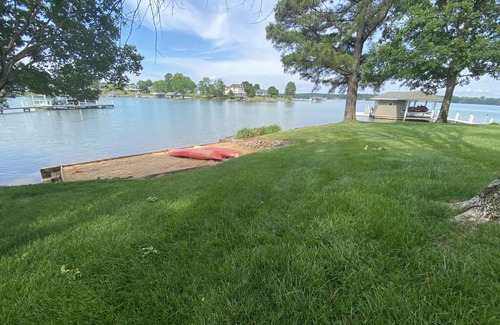 Penhook Casa | Sunset Lake House with private dock and game room